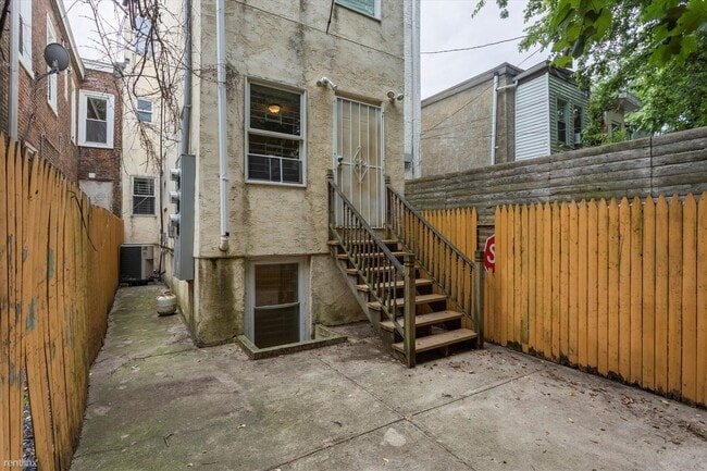 Building Photo - 3 br, 2 bath Duplex - 1723 Fontain ST Unit A