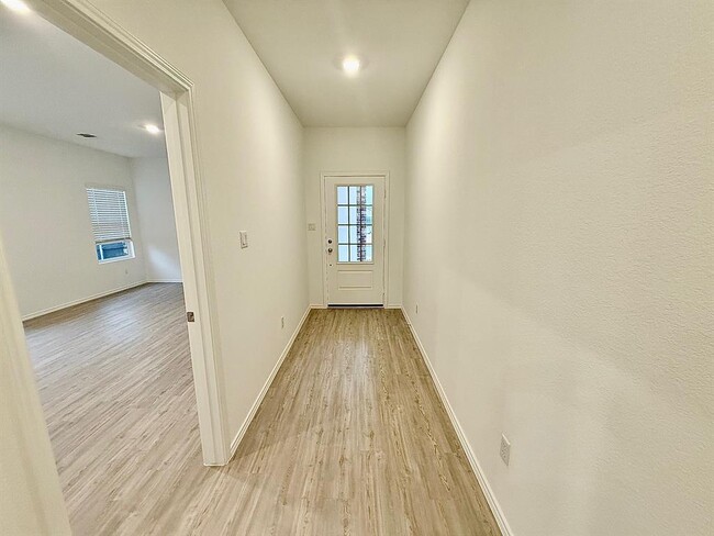 Foto del edificio - 1724 Four Waters Lp