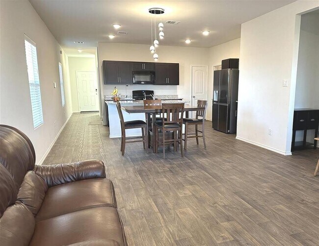 Foto del edificio - 404 Andover Ln