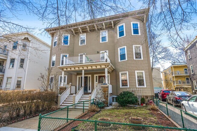 Foto del edificio - 773 Columbia Rd