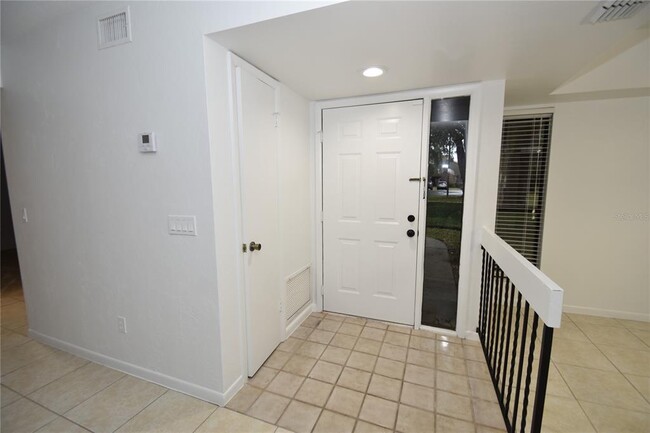 Building Photo - 11 Surrey Ct