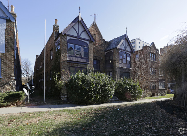 4726 - 4734 Summit St - Green Gables Apts