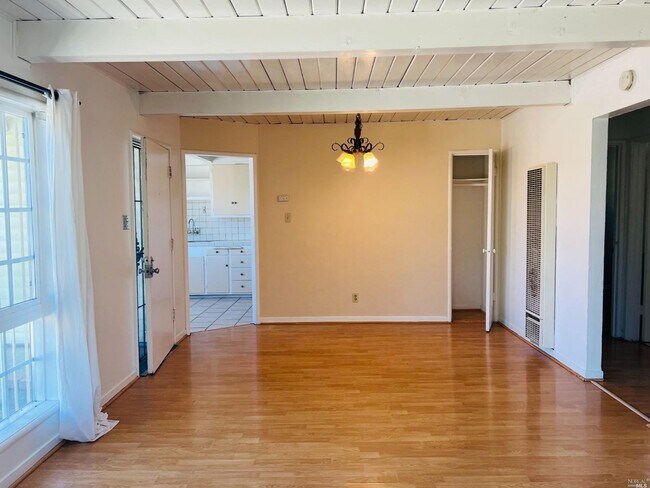 Building Photo - 621 Miller Ave