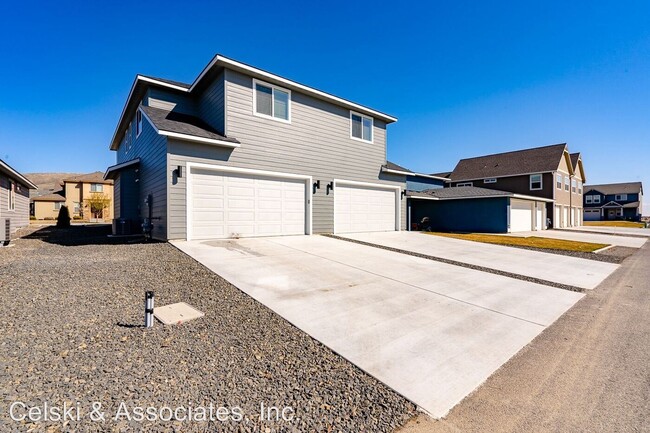 Building Photo - 4567-4567 Barbera St