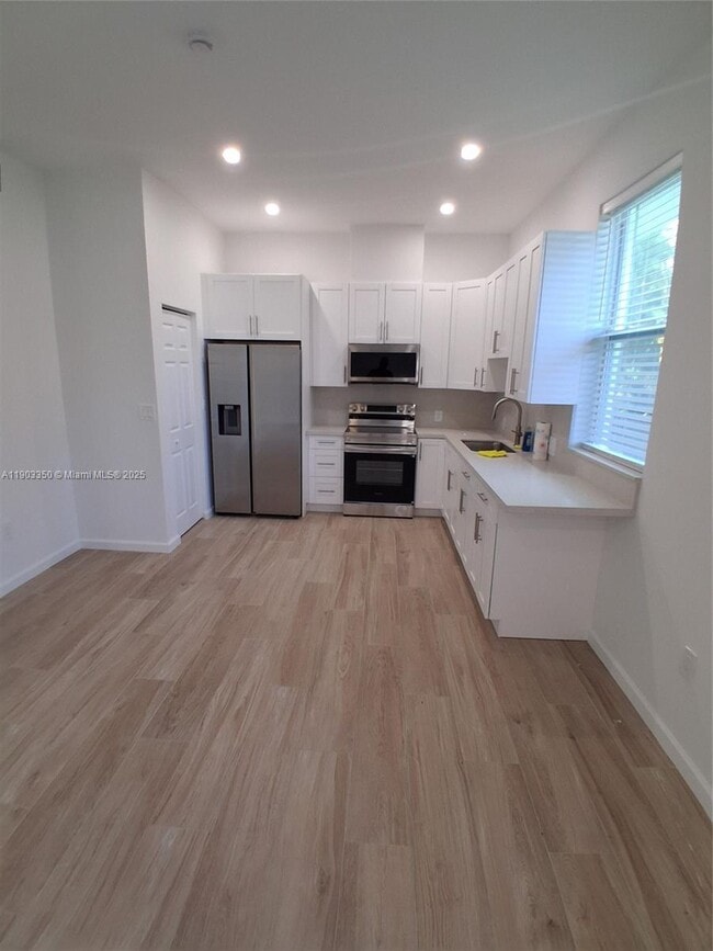 Foto del edificio - 4921 SW 164th Terrace