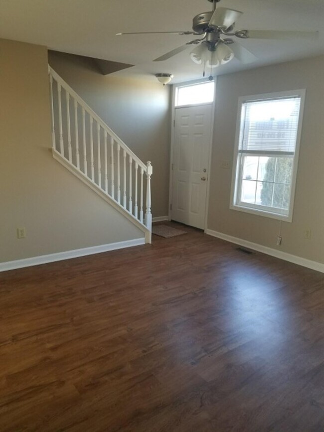 Building Photo - Indian Ridge - 2677 B