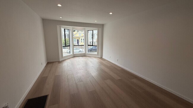 Foto del edificio - 1630 Oakdale, Ave.