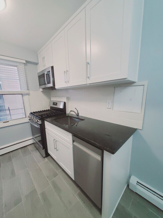 Building Photo - 30 Glenbrook Rd