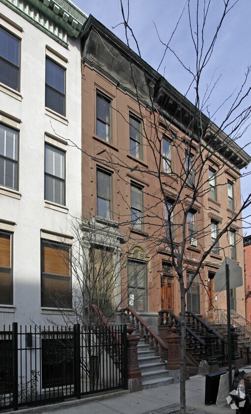 Building Photo - 501 Manhattan Ave