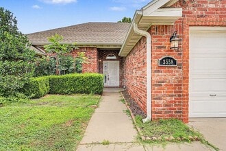 Building Photo - 3558 W Clearwood Dr