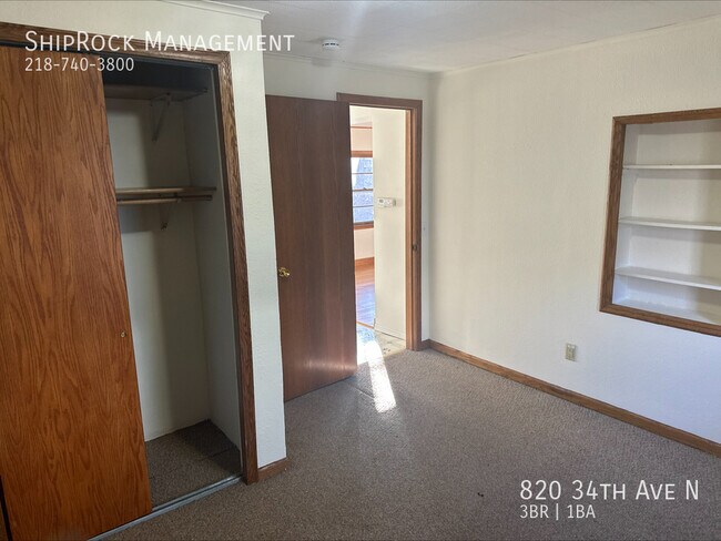 Building Photo - 820 34th Ave N