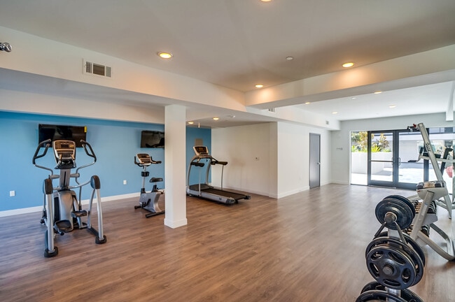 Building Photo - Tyrone Villas at Van Nuys