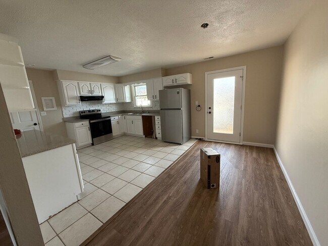 Foto del edificio - Charming Newly Remodeled 3-Bedroom Home!