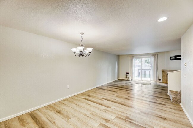 Foto del edificio - Updated and Well-Equipped 2 Bedroom 1.5 Bath Lynnwood Townhouse!