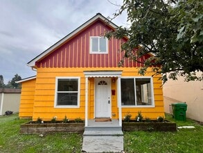 Building Photo - 1104 Puget St NE Building Photo - 1104 Puget St NE