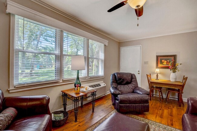 Building Photo - GREAT CONDO IN RALEIGH!
