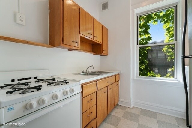 Foto del edificio - 732 W 19th St