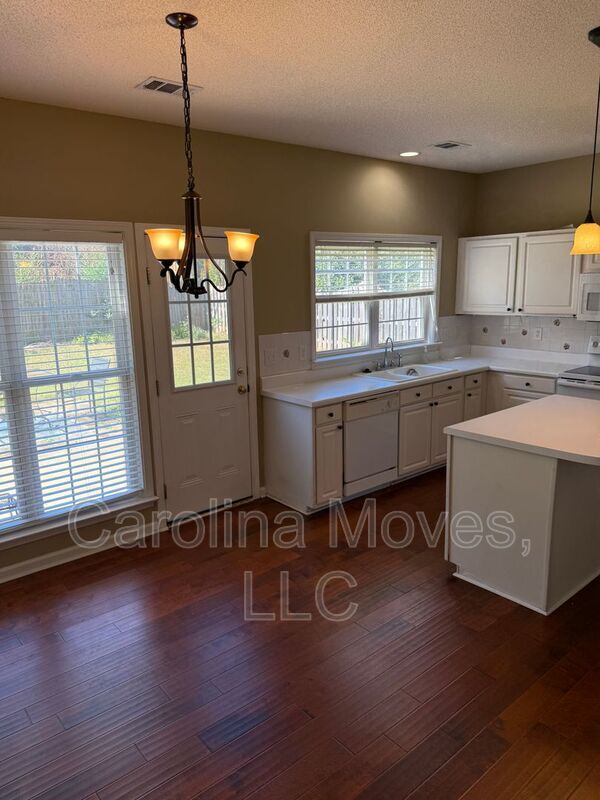 Foto del edificio - 4 Bay Hill Dr