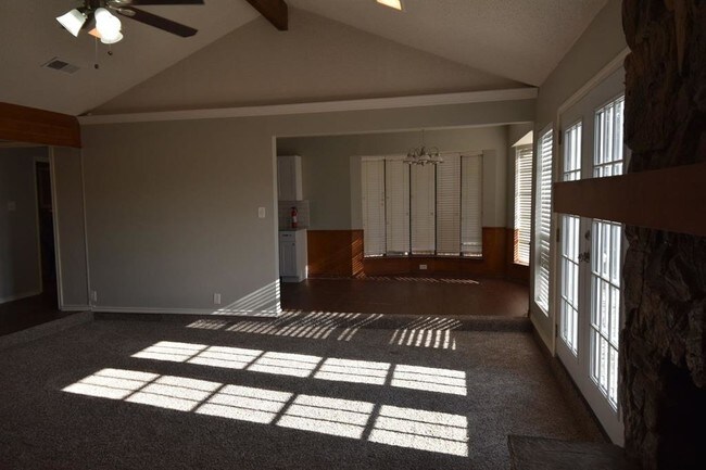 Building Photo - 3803 Wrentham Dr