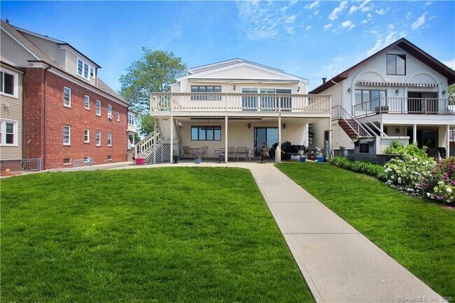 Building Photo - 76 Townsend Ave