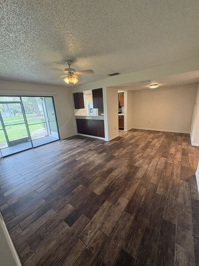 Building Photo - 184 Riverbend Dr