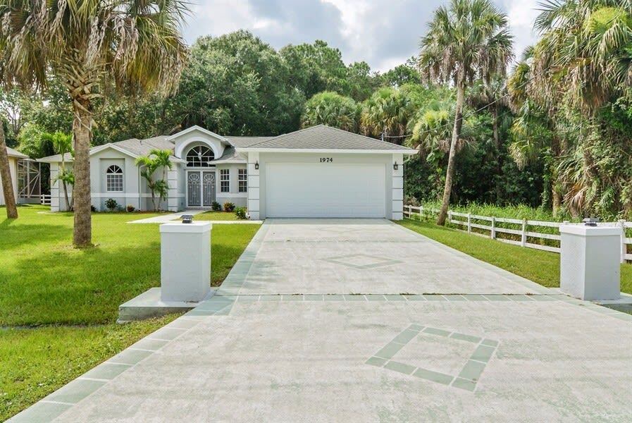 Foto principal - 1974 SW Villanova Rd