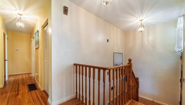 Building Photo - 1284 Warwick Av