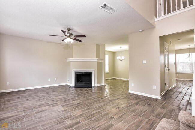 Foto del edificio - 8206 Mahogany Ln