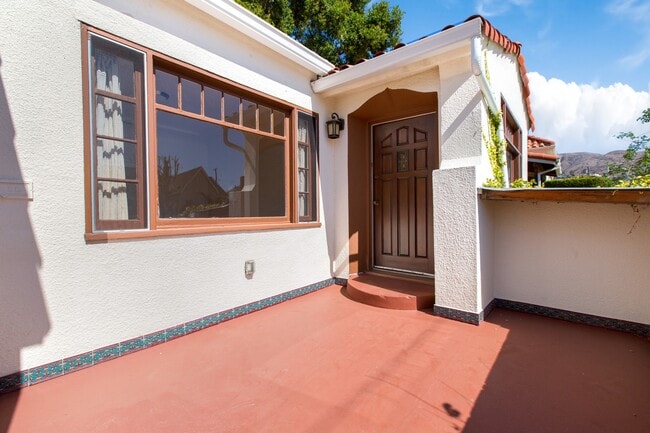 Front patio - 105 San Clemente St