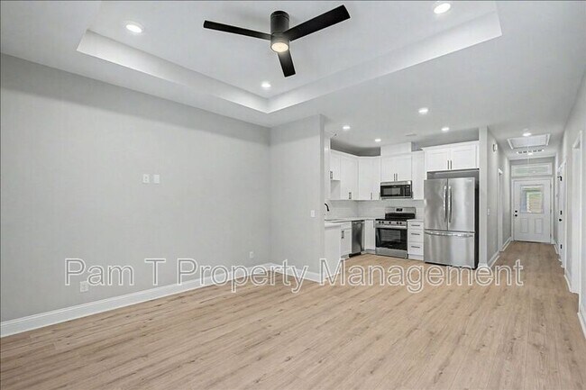 Building Photo - 1019 W 35th St