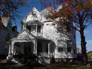 Building Photo - 135 S Lake Ave