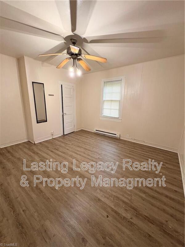 Building Photo - 1024 W Thirteenth ST