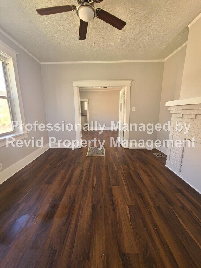 Foto del edificio - 1590 Cameron St
