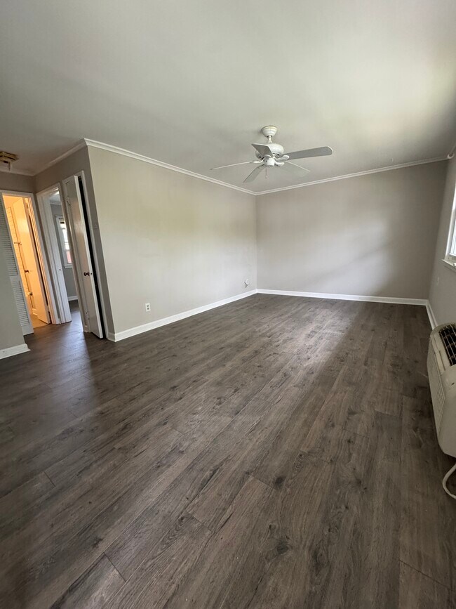 Foto del edificio - 701 Daniels St