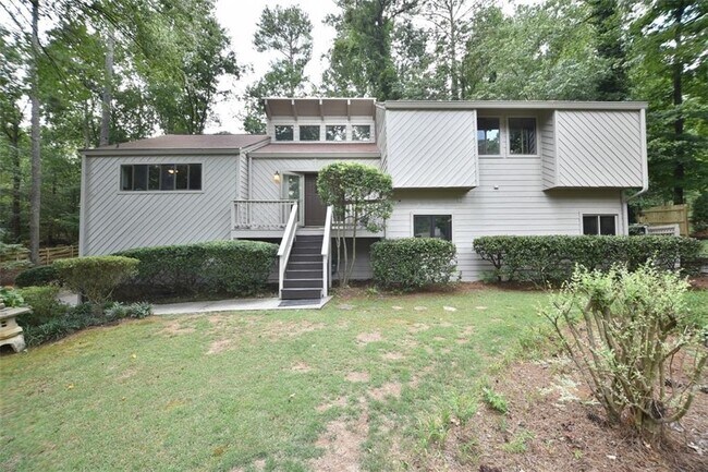 Building Photo - 2571 Rocky Springs Dr NE