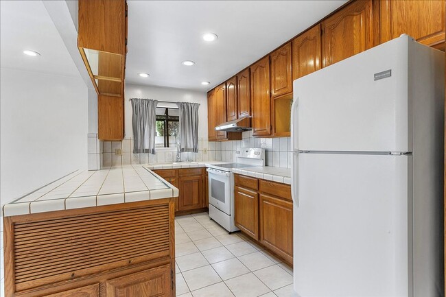 Building Photo - 1154 Otis Dr