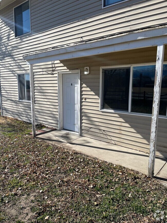 Building Photo - 3299 Lombardy Ln