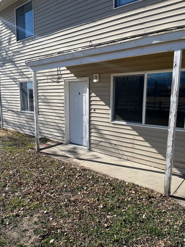 Building Photo - 3299 Lombardy Ln