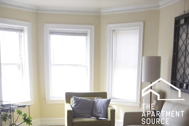 Foto del edificio - 3709 N Hoyne Ave