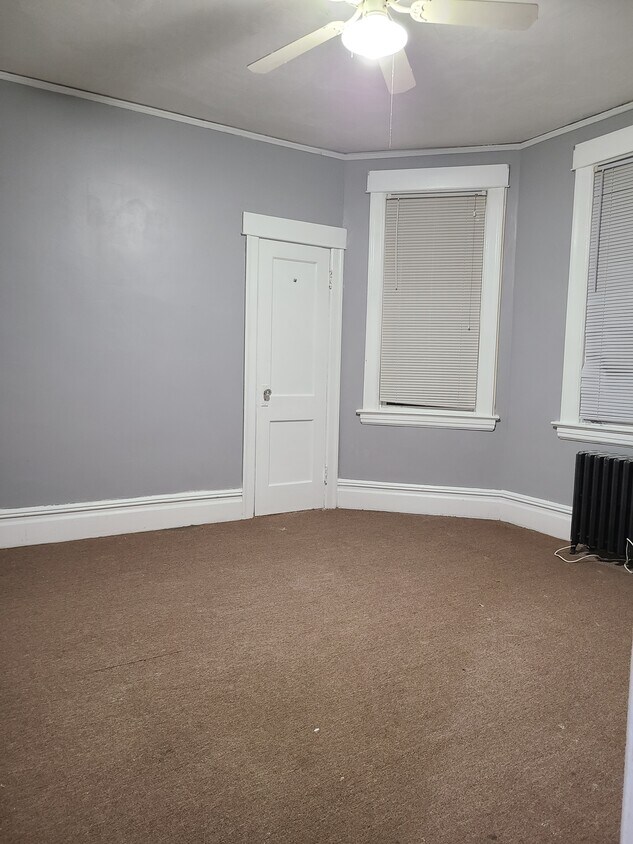 Building Photo - 116 Hillside Ave