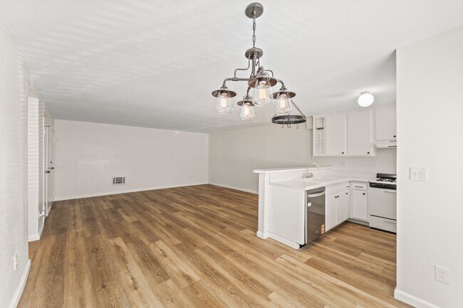 Foto del edificio - 18530 Hatteras St