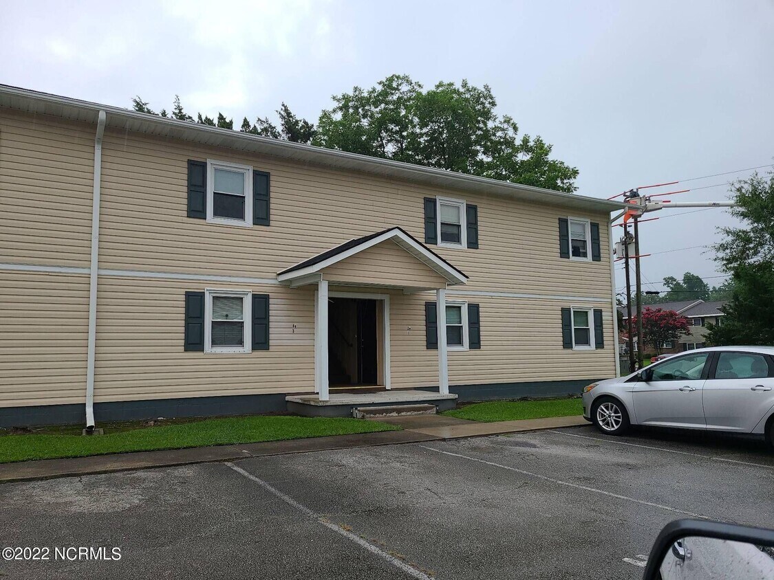 2310 Indian Dr Unit 4, Jacksonville, NC 28546 Room for Rent in