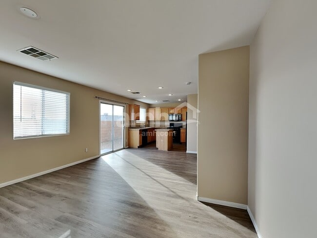 Foto del edificio - 8440 Walker Gardens Pl