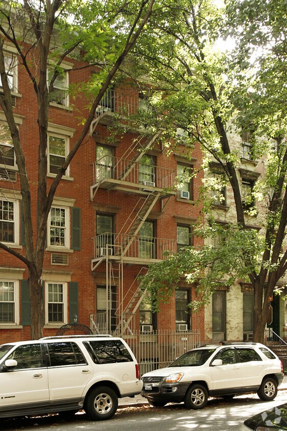 Foto principal - 243 E 31st St