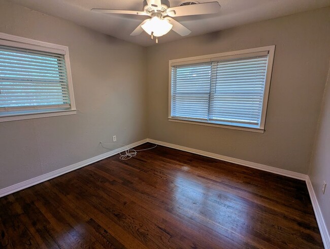 Foto del edificio - 1512 Sunset Ln