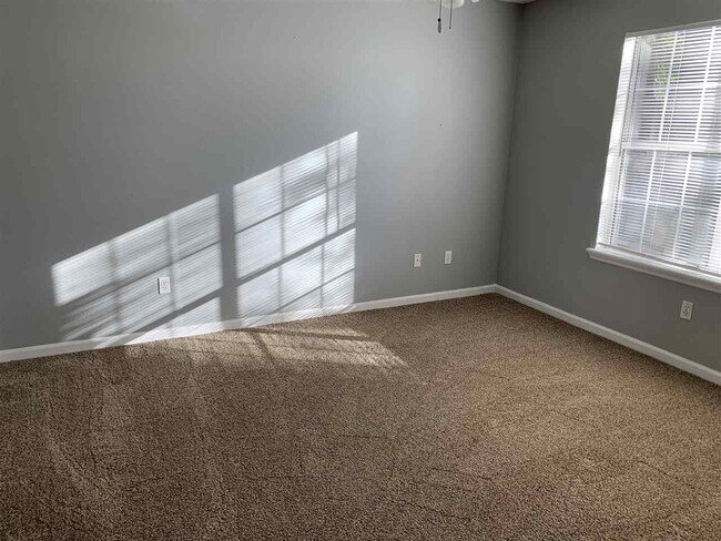 Foto del edificio - 2311 Garland Ct