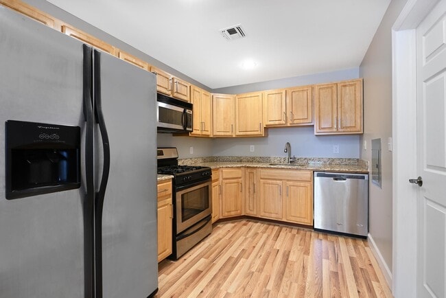 Building Photo - 413-415 9th St