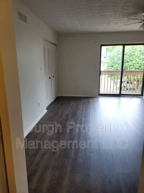 Foto del edificio - 534 Fallowfield Ave