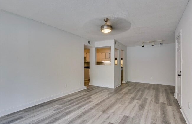 Foto del edificio - 1017 Stevens Creek Rd