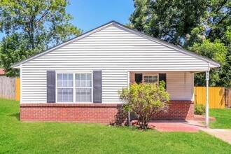 Building Photo - 484 Ferncliff Cove